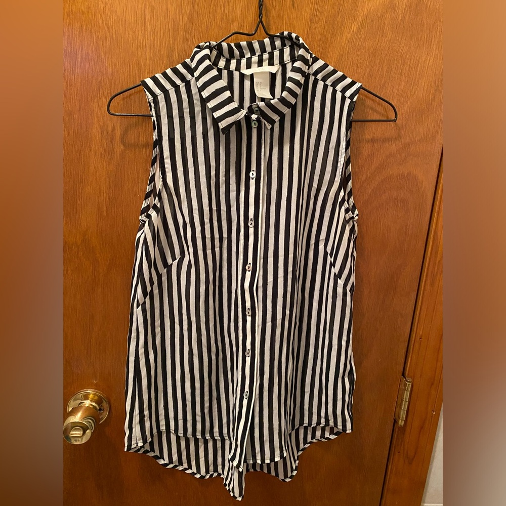 H&M ladies sleeveless top. Size 2